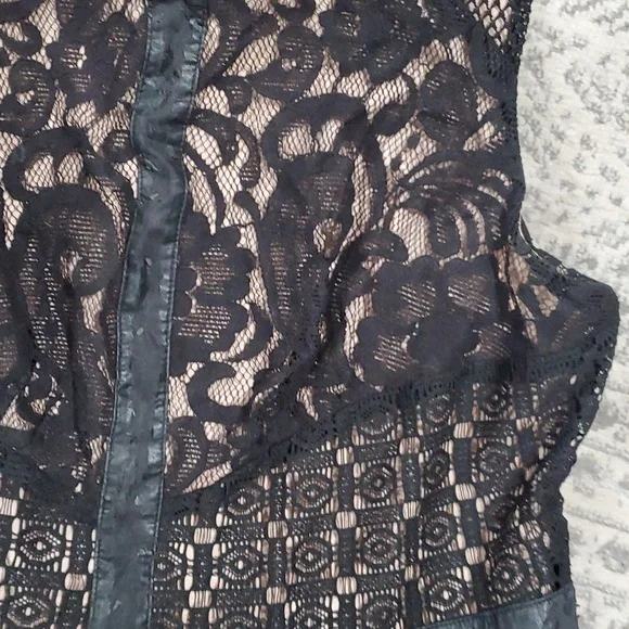 Black and nude overlay lace mini dress L / LG - Picture 7 of 10